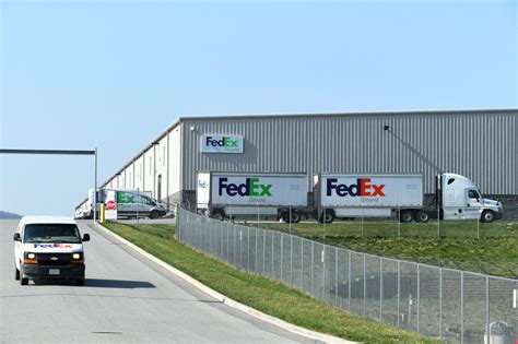 LAS VEGAS (KLAS) — A massive $225 million Smith’s distribution center under construction at Apex is expected to create nearly 250 jobs when it opens in the fall. The 885,000-square-foot center will serve as the distribution point for more than 16,000 grocery items ranging from frozen foods to deli items, meat, …